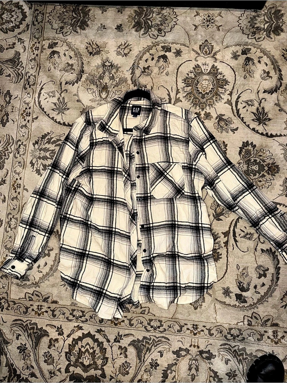 Gap Plaid Button Down Shirt in White & Black Size Large